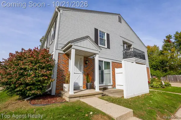 24451 Meadowbridge, Clinton Township, MI 48035