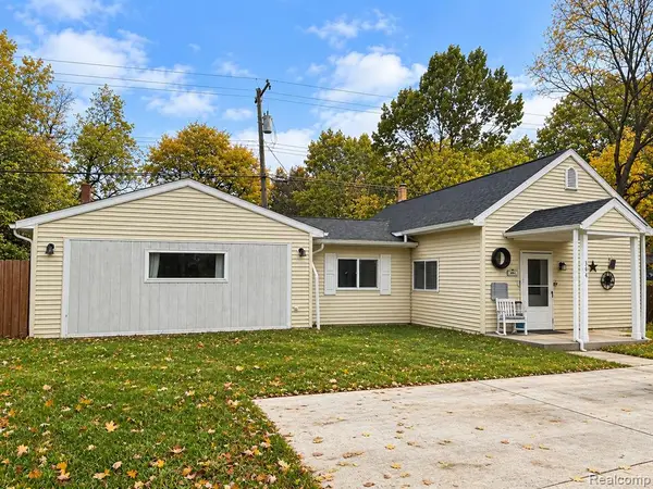 394 S Elm, Lapeer, MI 48446