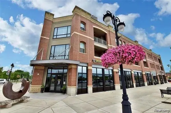 134 N Leroy, Fenton, MI 48430