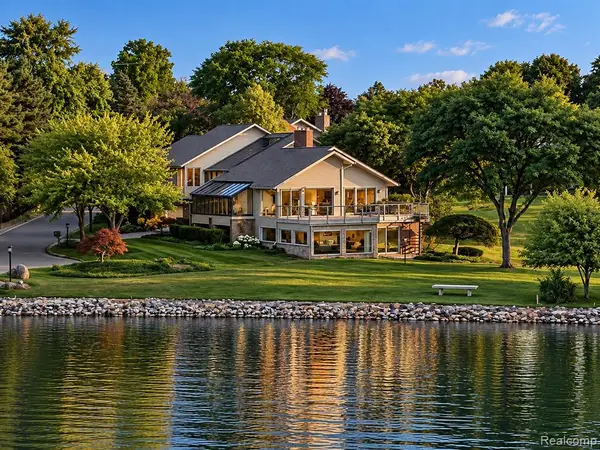 3850 Pine Harbor, West Bloomfield, MI 