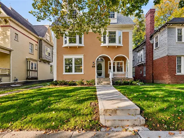 863 Iroquois, Detroit, MI 48214
