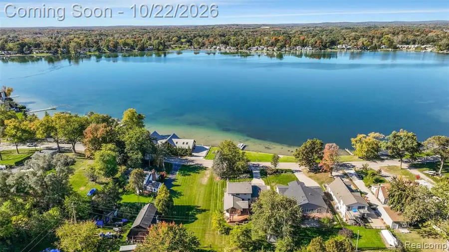 9261 Silverside, South Lyon, MI 48178 - #2
