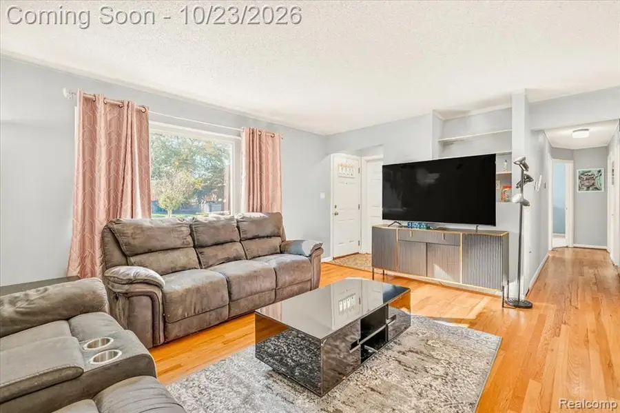 31112 W Chicago, Livonia, MI 48150 - #2