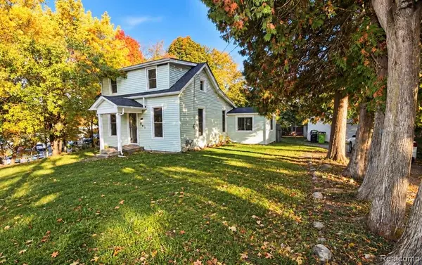 201 4th, Fenton, MI 48430