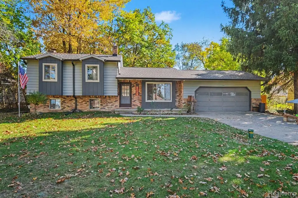 2381 W Shiawassee, Fenton, MI 48430 - #1