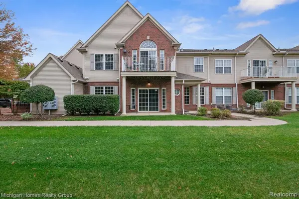 8592 Heywood, Sterling Heights, MI 48312