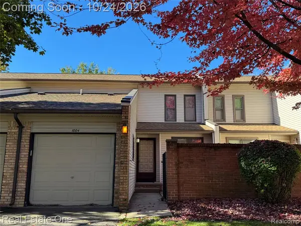 1004 Willow Grove, Rochester Hills, MI 48307