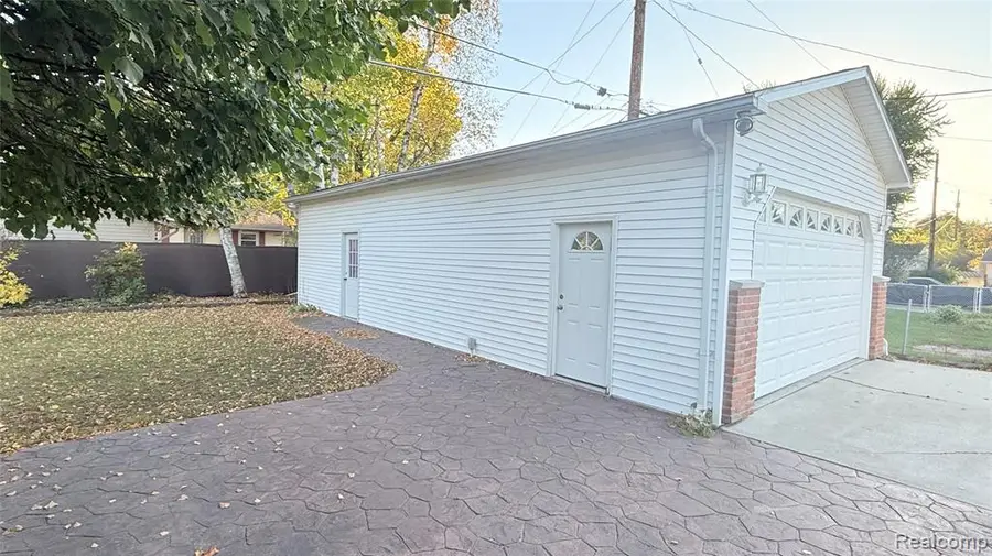 1208 Holland Av Holland, Port Huron, MI 48060 - #2