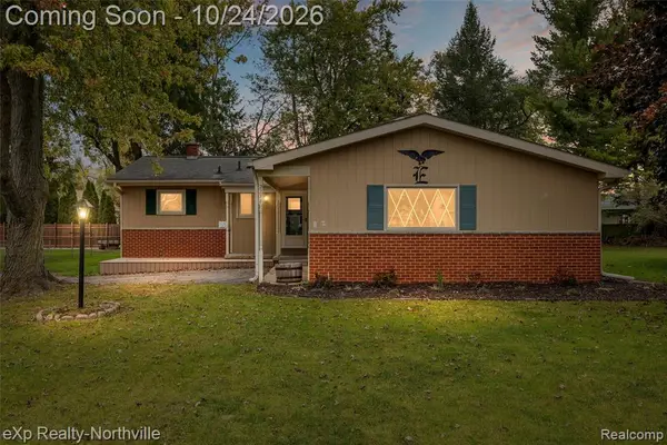 2278 Greenview, Adrian, MI 49221