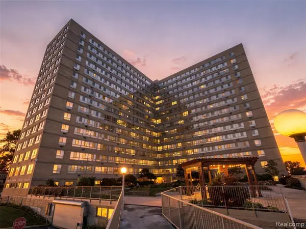 8900 E Jefferson #1226, Detroit, MI 48214