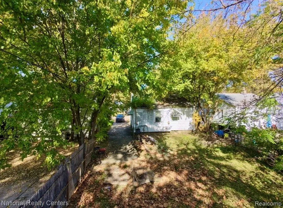 203 W Longfellow, Pontiac, MI 48340 - #3