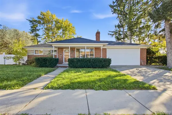 29130 Geraldine, Warren, MI 48093