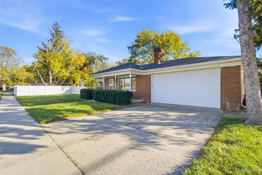 29130 Geraldine, Warren, MI 48093 - #2