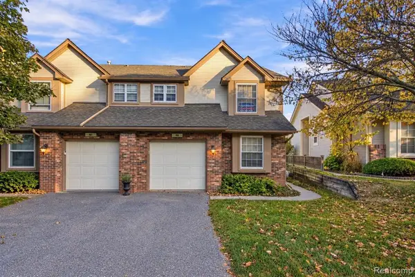 863 Whisperwood, Fenton, MI 48430
