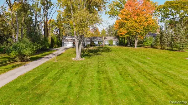 29140 Millbrook, Farmington Hills, MI 48334