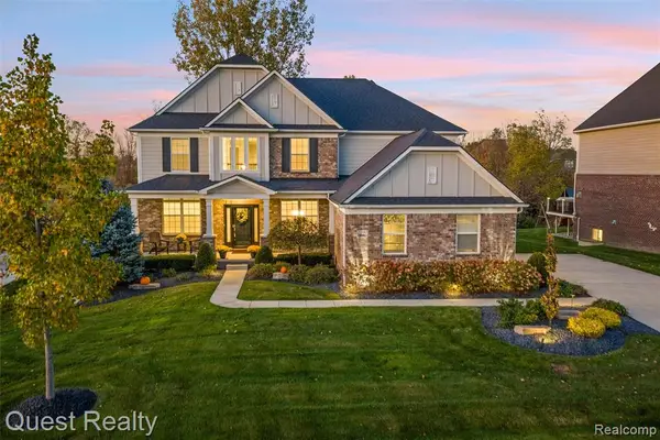 22461 Arcadia Bluffs, South Lyon, MI 48178