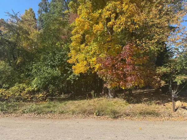 4210 Pavilion, Fenton, MI 48430