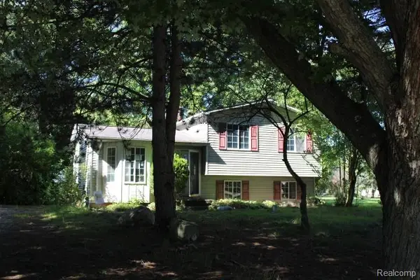 5841 Gracelawn, North Branch, MI 48461