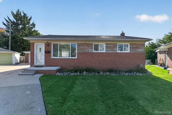 215 Edcliff, Wyandotte, MI 48192