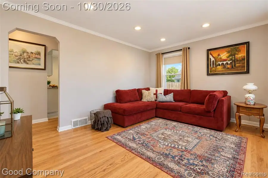912 E Shevlin, Hazel Park, MI 48030 - #3