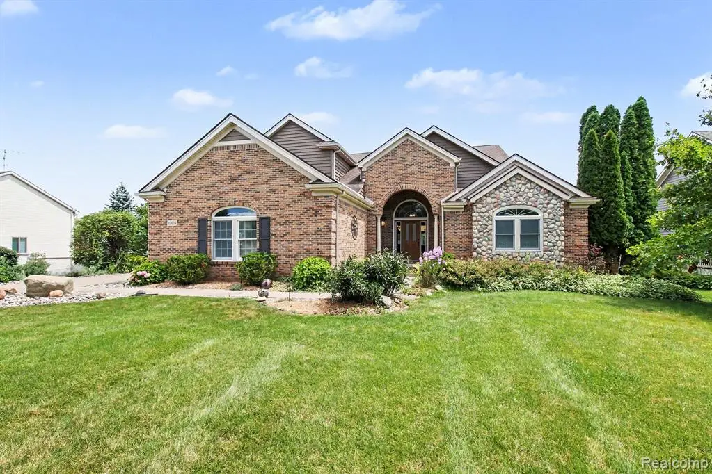 10654 W Braemar, Holly, MI 48442 - #1