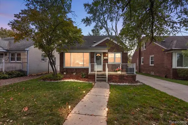 24365 Elmira, Redford, MI 48239