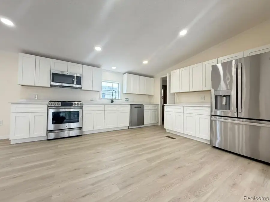 21548 48044, Macomb, MI 48044 - #3