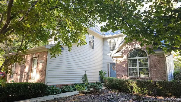 1130 E Eastwood Shore, Howell, MI 48843