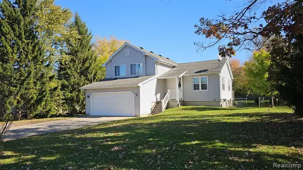 725 Hazelnut, Fowlerville, MI 48836