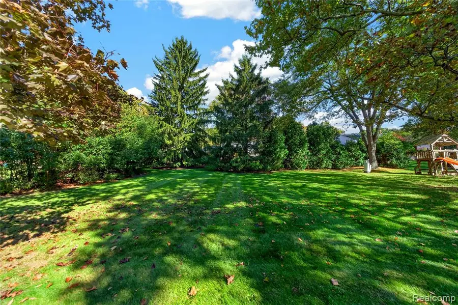 3760 Estates, Troy, MI 48084 - #2