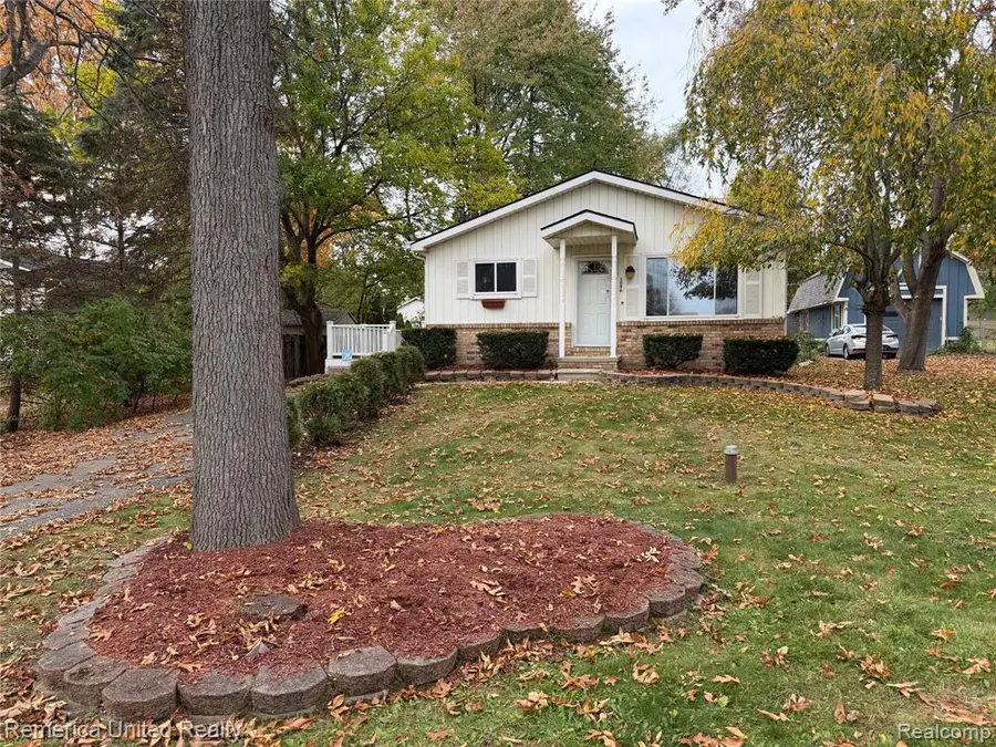 5096 Walker, Brighton, MI 48114 - #2