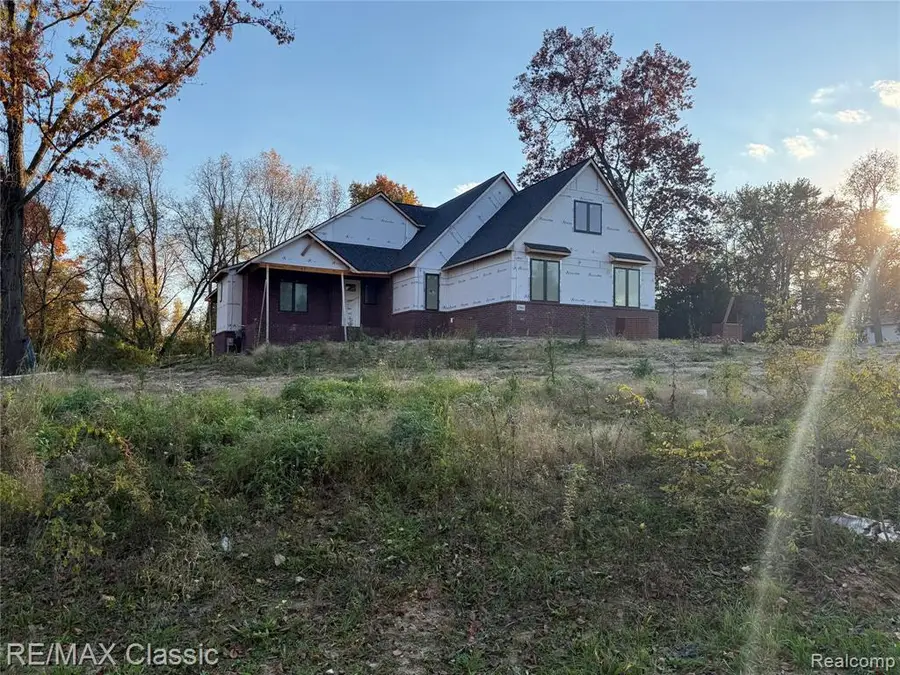2904 Lost Creek Ct, Milford, MI 48381 - #2