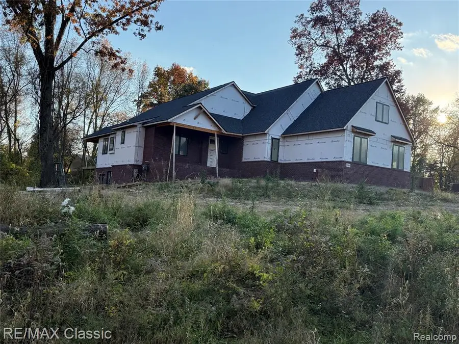 2904 Lost Creek Ct, Milford, MI 48381 - #3