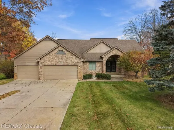 8710 Scenic Bluff, White Lake, MI 48386