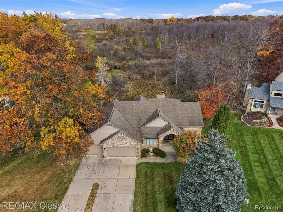 8710 Scenic Bluff, White Lake, MI 48386 - #2