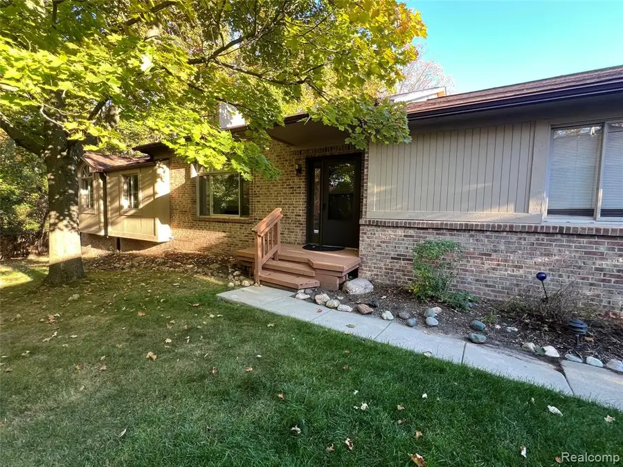 5873 Lockwood, West Bloomfield, MI 48322 - #3