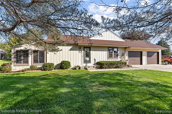 12237 Cambridge #1, South Lyon, MI 48178