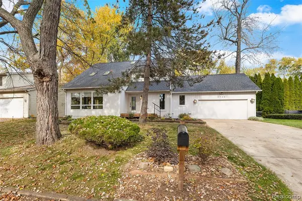 6724 Grassland, West Bloomfield, MI 48324