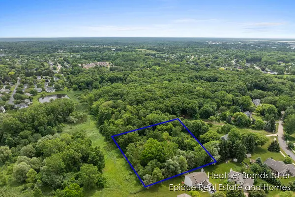 4323 Woodside Oaks, Grand Rapids, MI 49546