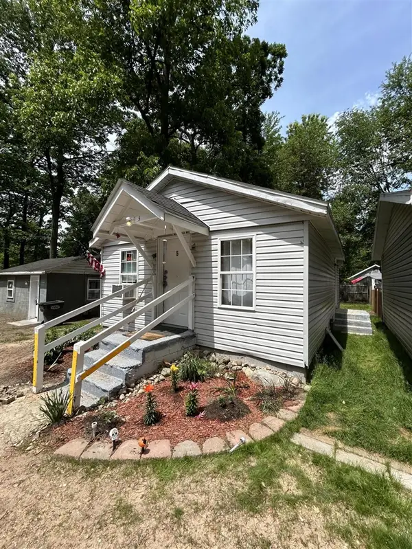 66476 Oak, Dowagiac, MI 49047