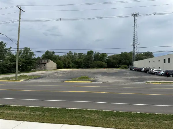 499 E 8th, Holland, MI 49423