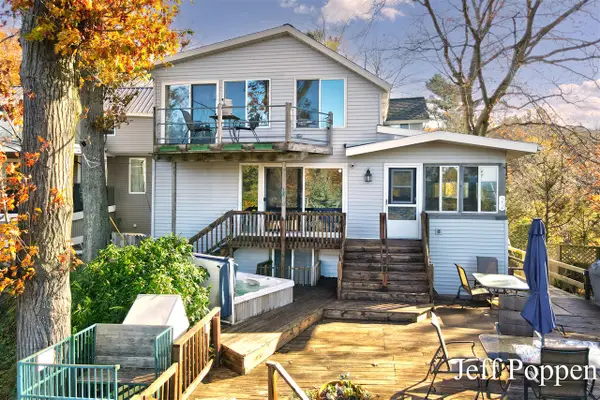 22 Edwards, Grand Haven, MI 49417