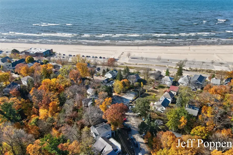 22 Edwards, Grand Haven, MI 49417 - #3