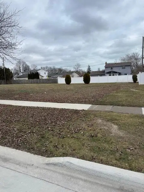 1234 John L, Monroe, MI 48162