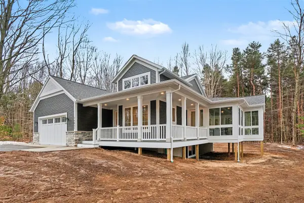 76831 Wood Crest, South Haven, MI 49090