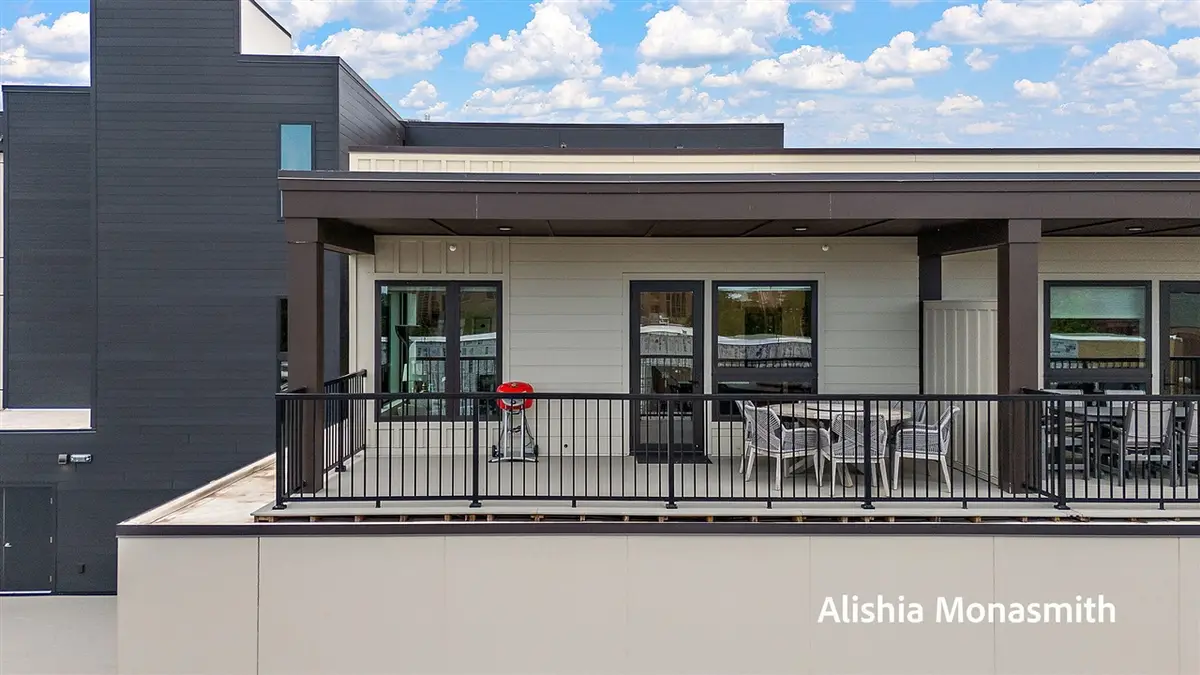 300 Washington #1, Grand Haven, MI 49417 - #1