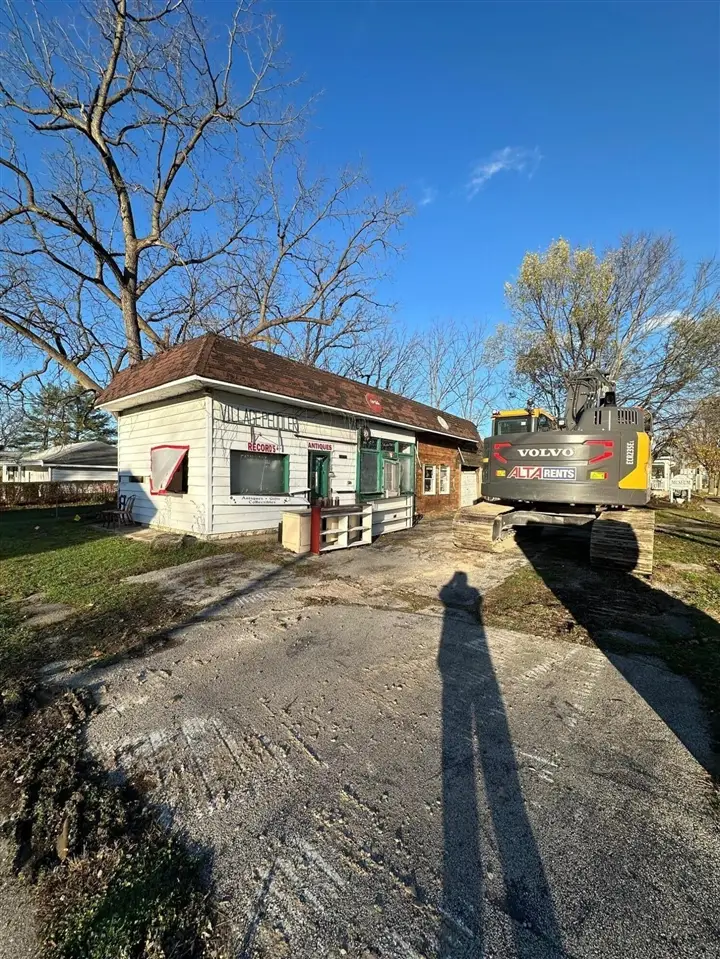 26828 W Main St, Edwardsburg, MI 49112 - #2