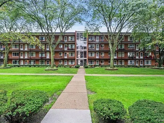 2915 W 13 Mile #209, Royal Oak, MI 48073
