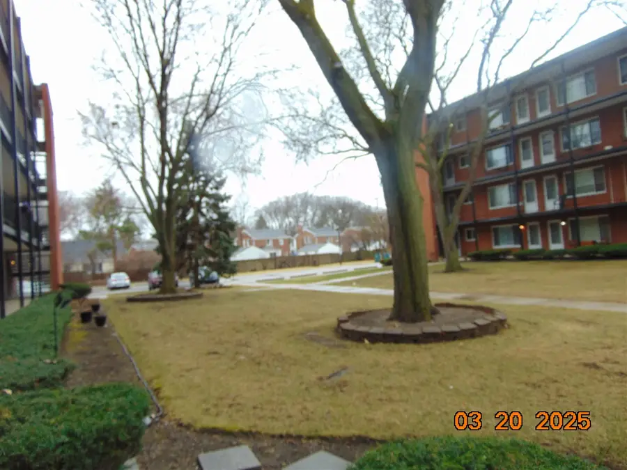 2915 W 13 Mile #209, Royal Oak, MI 48073 - Image #3