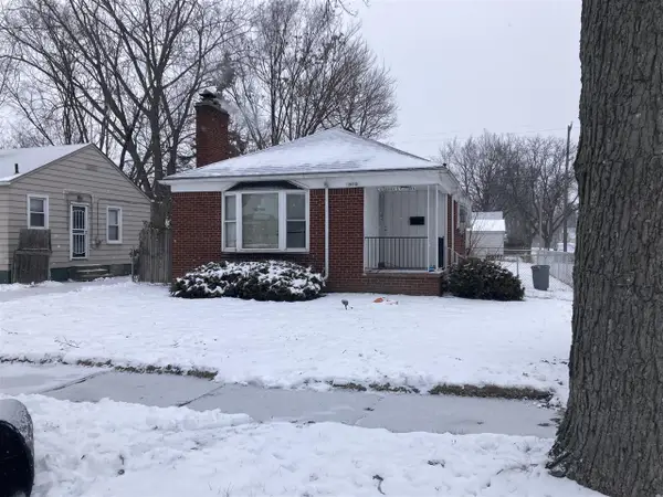 19015 Kingsville, Harper Woods, MI 48225